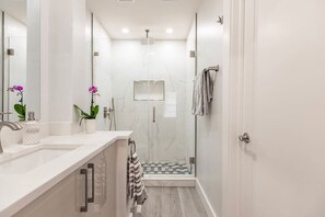 Combined shower/bathtub, hair dryer