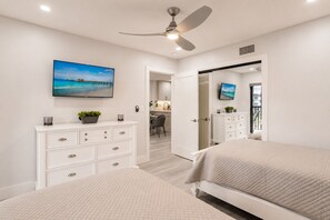 2 bedrooms, desk, iron/ironing board, travel crib - Park Shore Resort, Top Floor BLDGH #347-Lake view (Park Shore Resort)