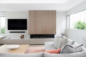 Smart TV, stereo, offices