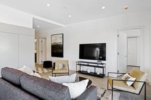 TV - Luxury Pet Friendly Condo, Downtown Asheville with Heated Balcony (Asheville)