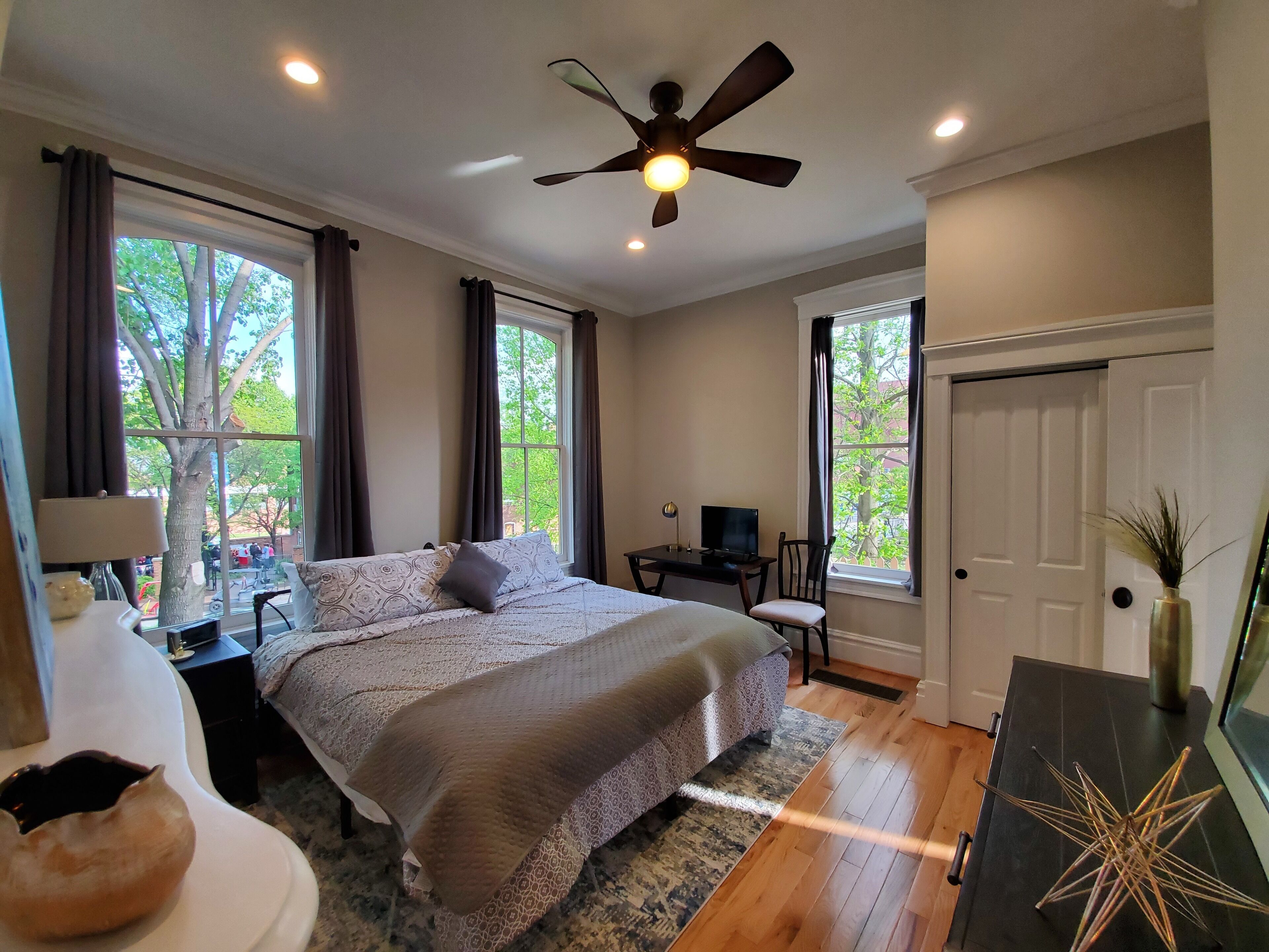 NEW!! Luxurious Soulard Townhome w/ Brewery Views!