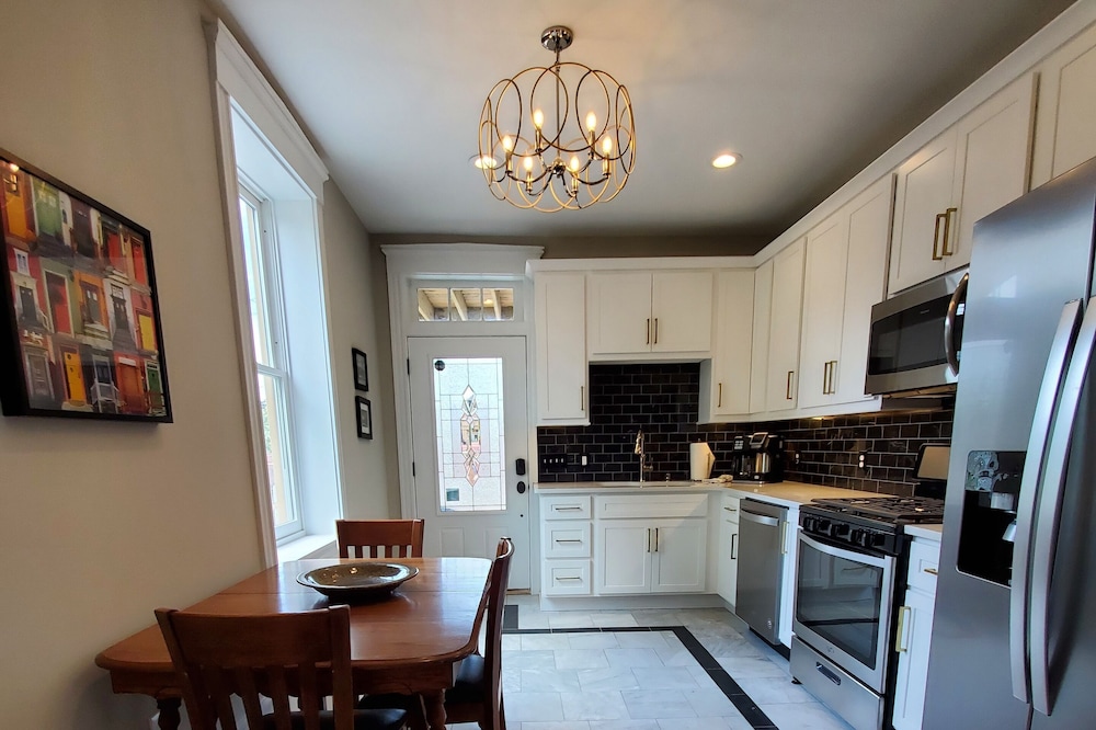 NEW!! Luxurious Soulard Townhome w/ Brewery Views!