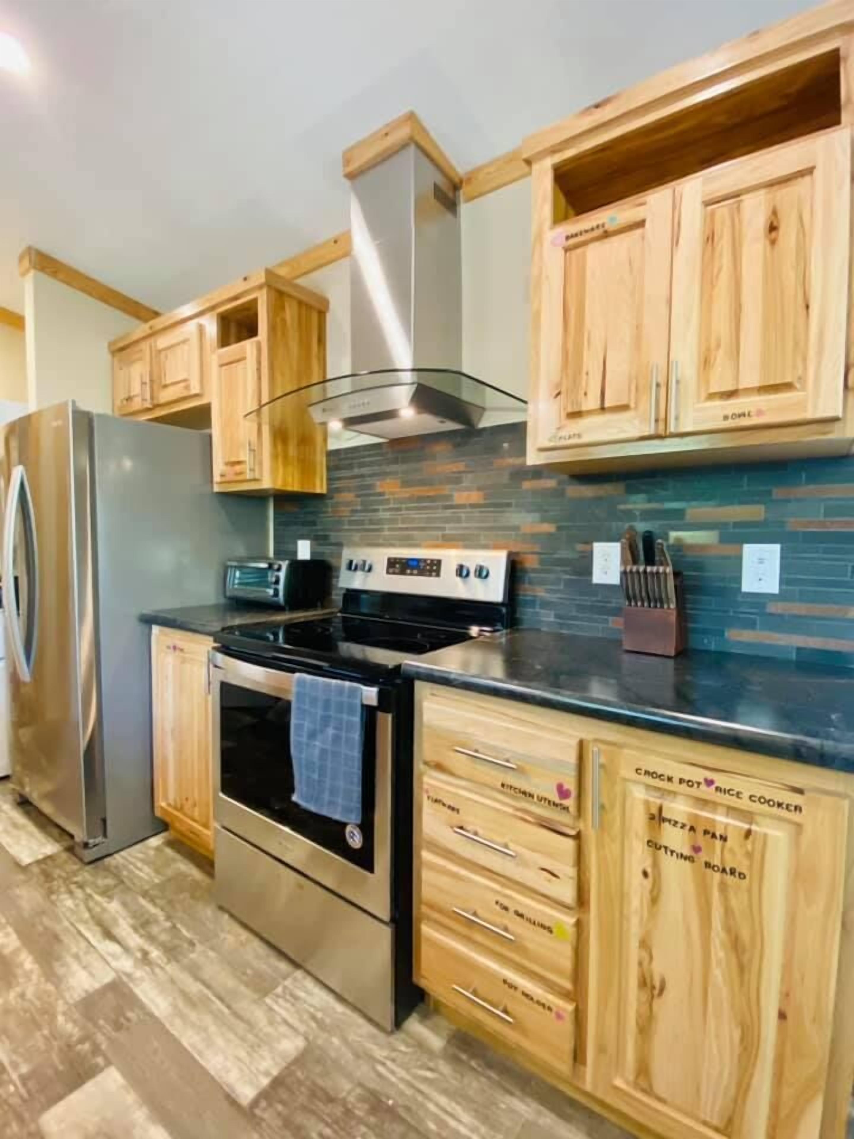 Romantic Splash Brand New 1 Bedroom Efficiency Cabin, near Broken Bow Lake