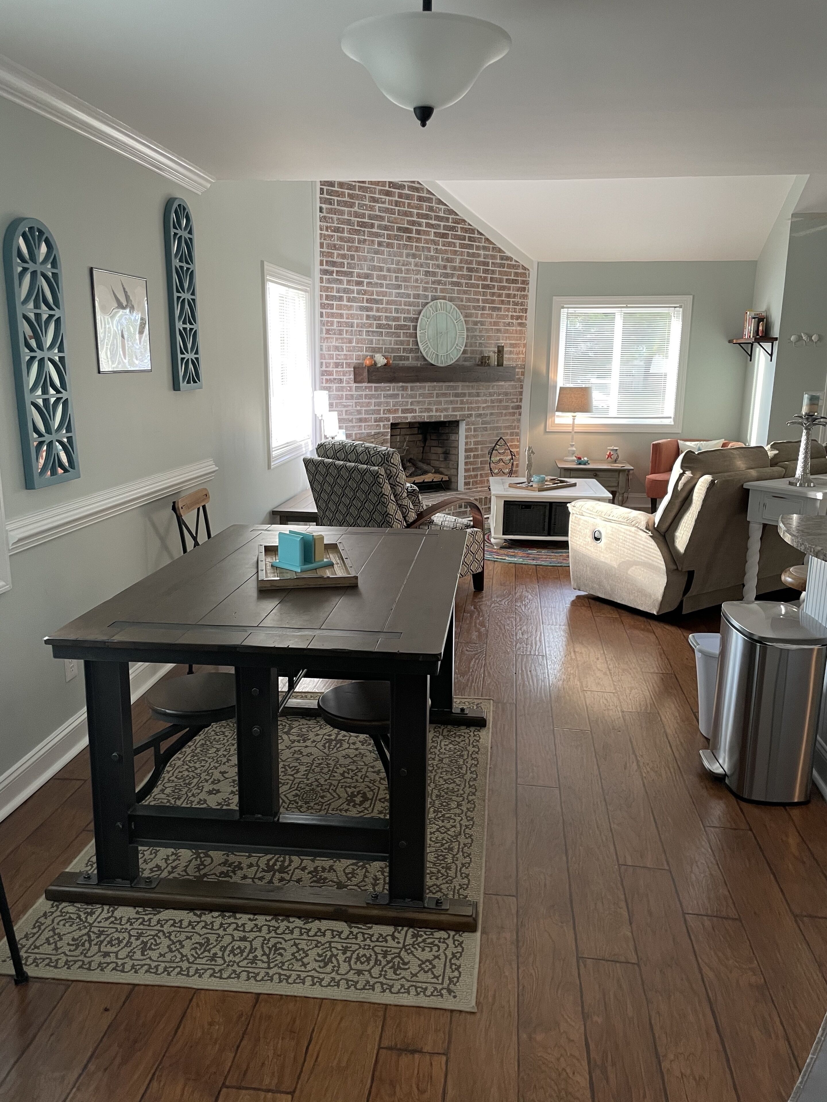 Shore to Getaway Beach Home, 3bed, 2bath, sleeps 11+