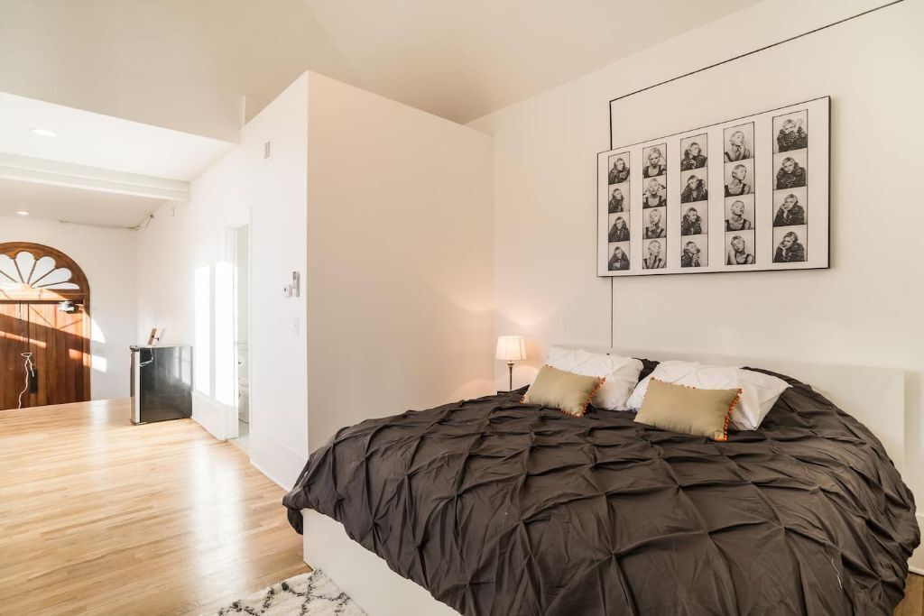 5 bedrooms, WiFi, bed sheets