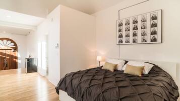 5 bedrooms, WiFi, bed sheets