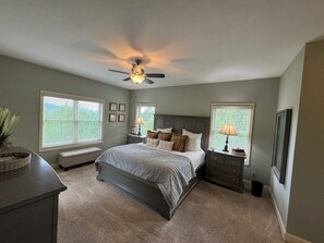 6 عدّة غرف نوم ومكتب وسرير سفر وواي فاي مجانًا