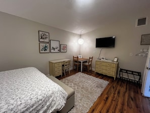 1 bedroom, desk, travel cot, free WiFi