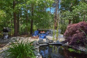 Outdoor dining - 5 Min. to Beach, Yard w/ Fire Pit! (Wellfleet)