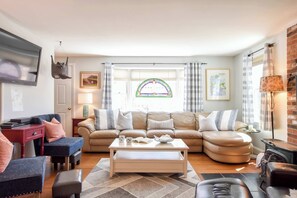 TV, offices - 5 Min. to Beach, Yard w/ Fire Pit! (Wellfleet)