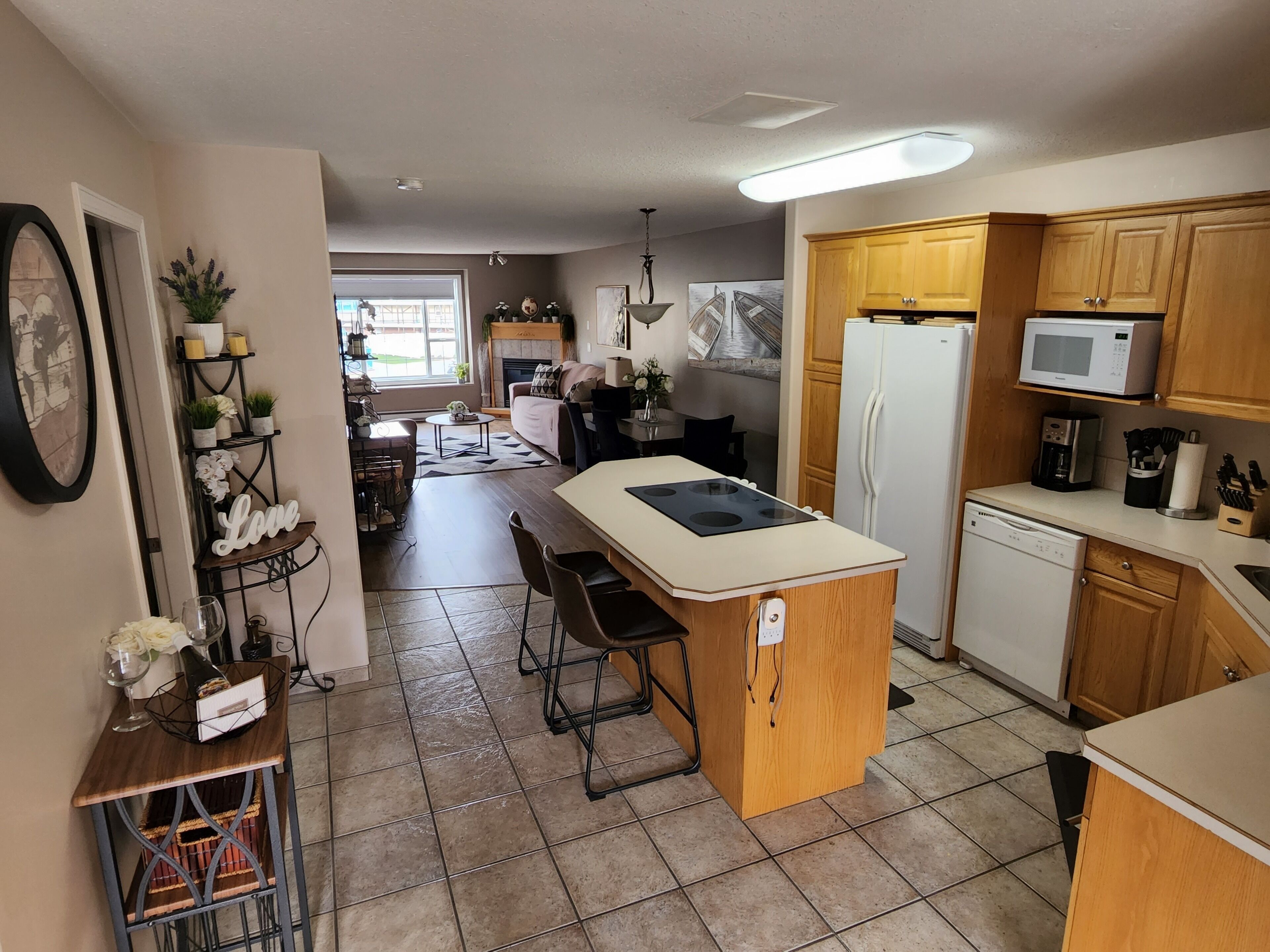 Modern Comfortable Retreat Near All the Gems of the Sunny Okanagan