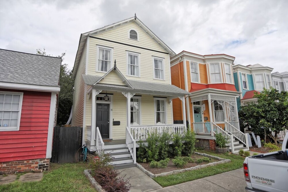 Adorable Historic Home in Starland District By Downtown Savannah