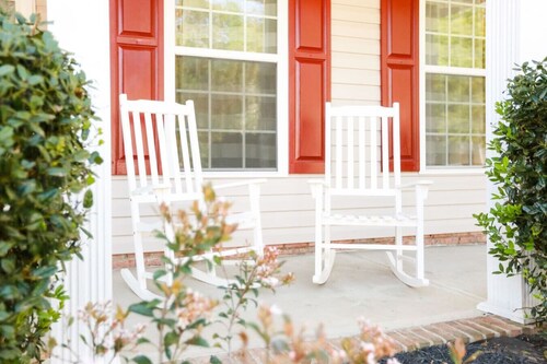 Charlotte Sanctuary, Comfort, Fenced, Sleeps 11