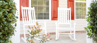 Charlotte Sanctuary, Comfort, Fenced, Sleeps 11