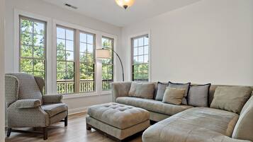 Smart TV, fireplace, DVD player