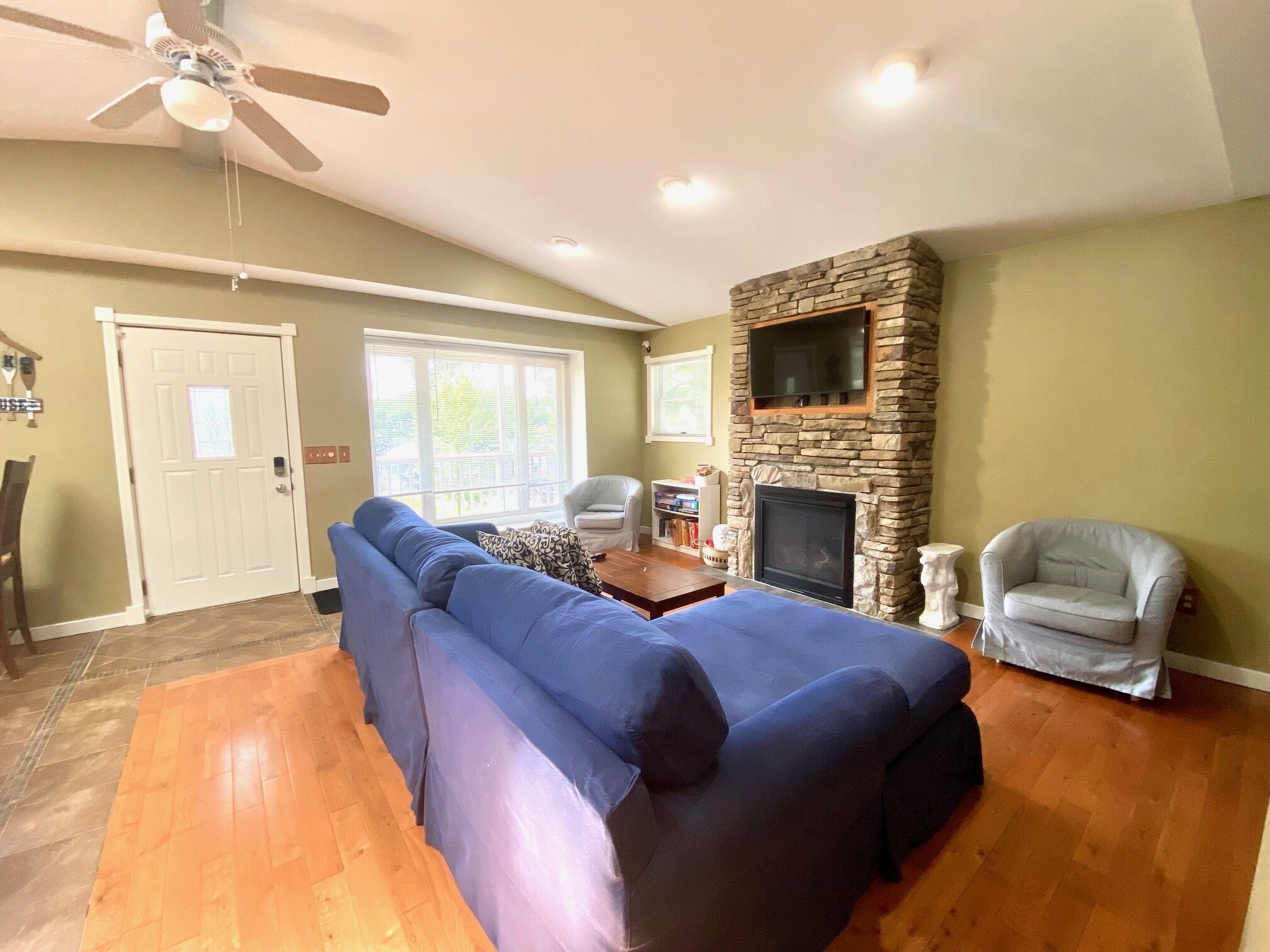 Family friendly lakefront home on all-sports chain of lakes in Genesee County