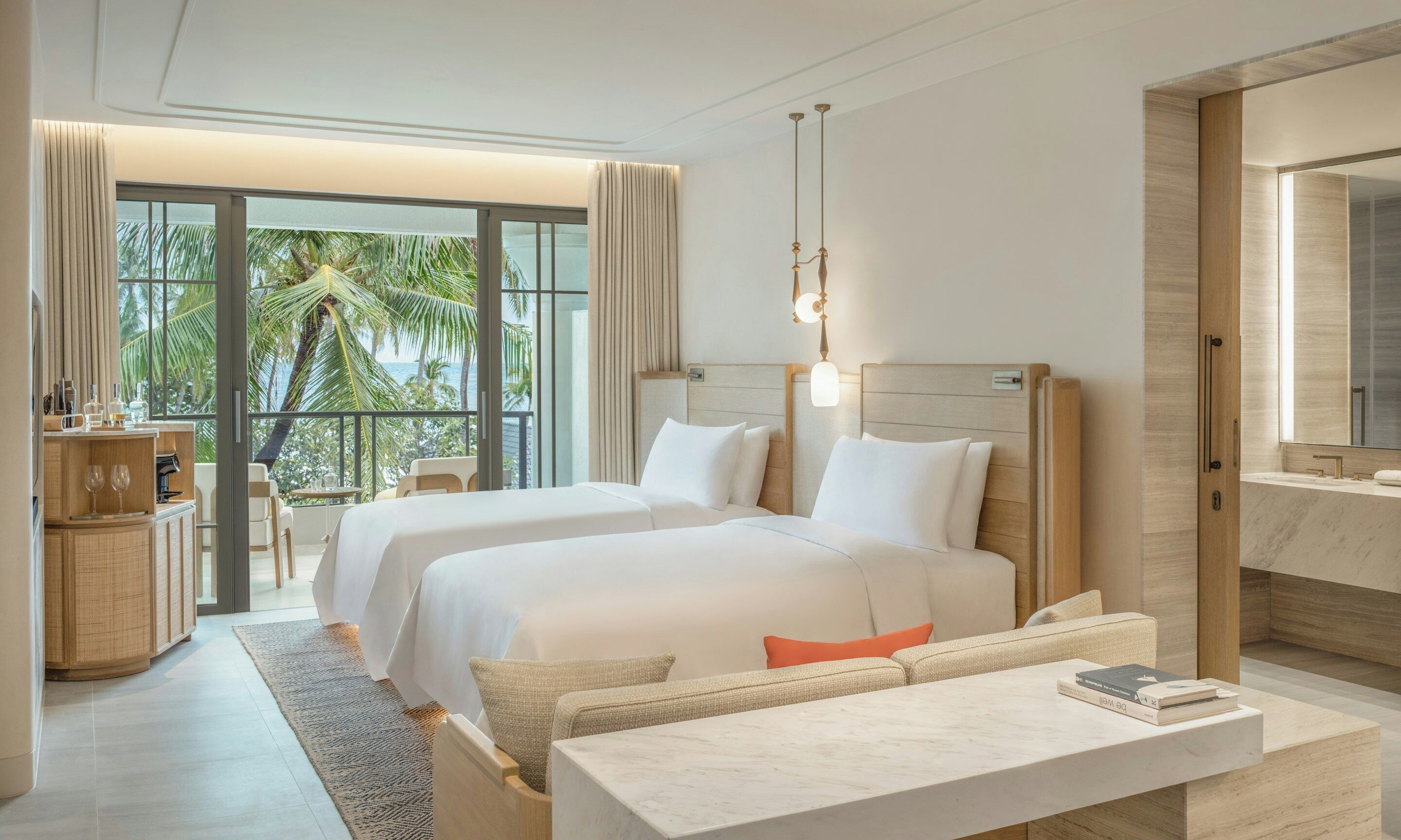 Quarto duplo superluxo, 2 camas de solteiro (Ocean) | Roupas de cama premium, frigobar (abastecido com itens grátis)