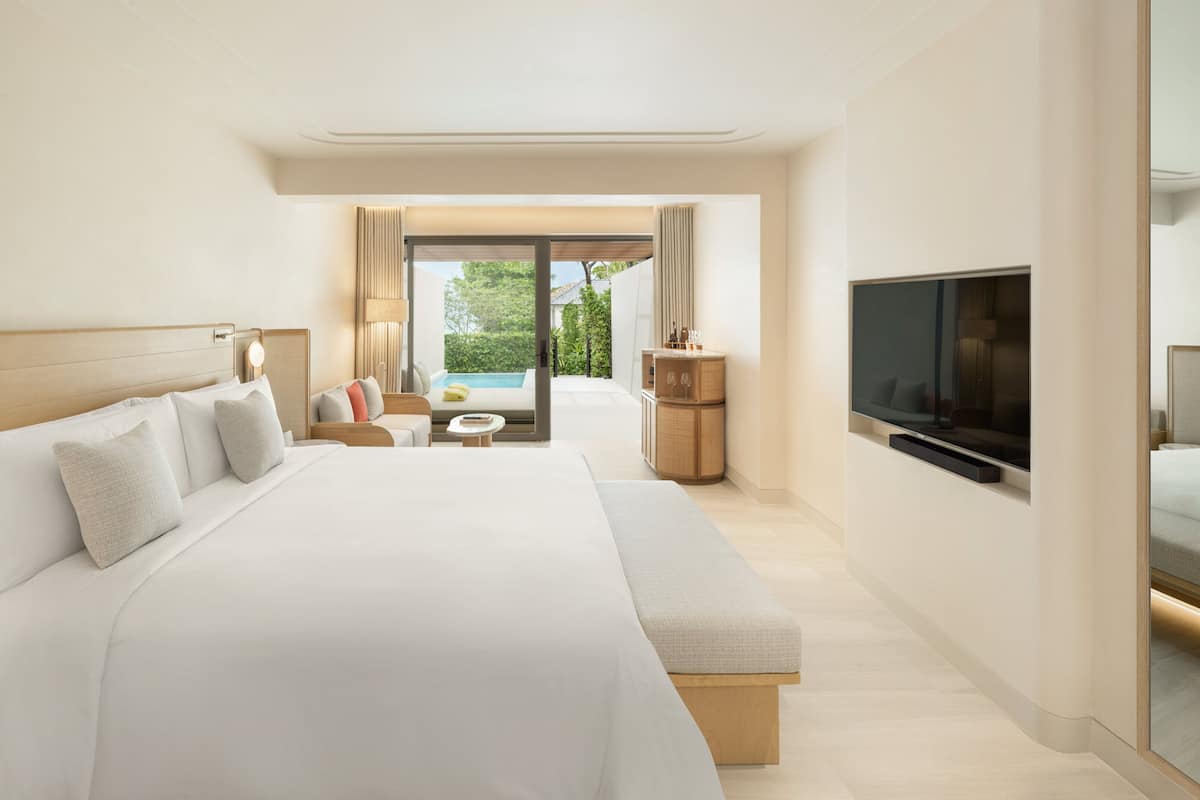 1 bedroom, premium bedding, free minibar, in-room safe