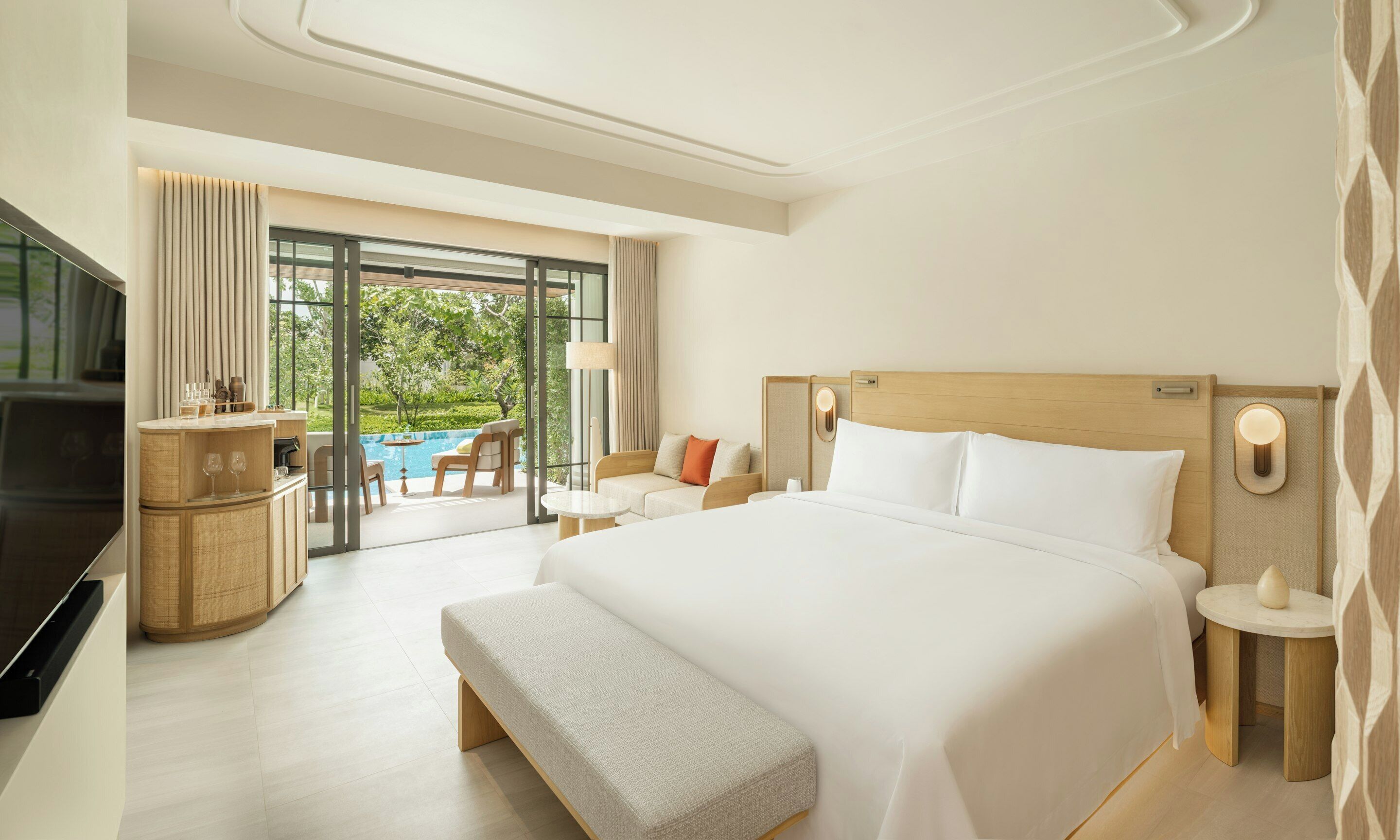 Quarto luxo, acesso à piscina | Roupas de cama premium, frigobar (abastecido com itens grátis)
