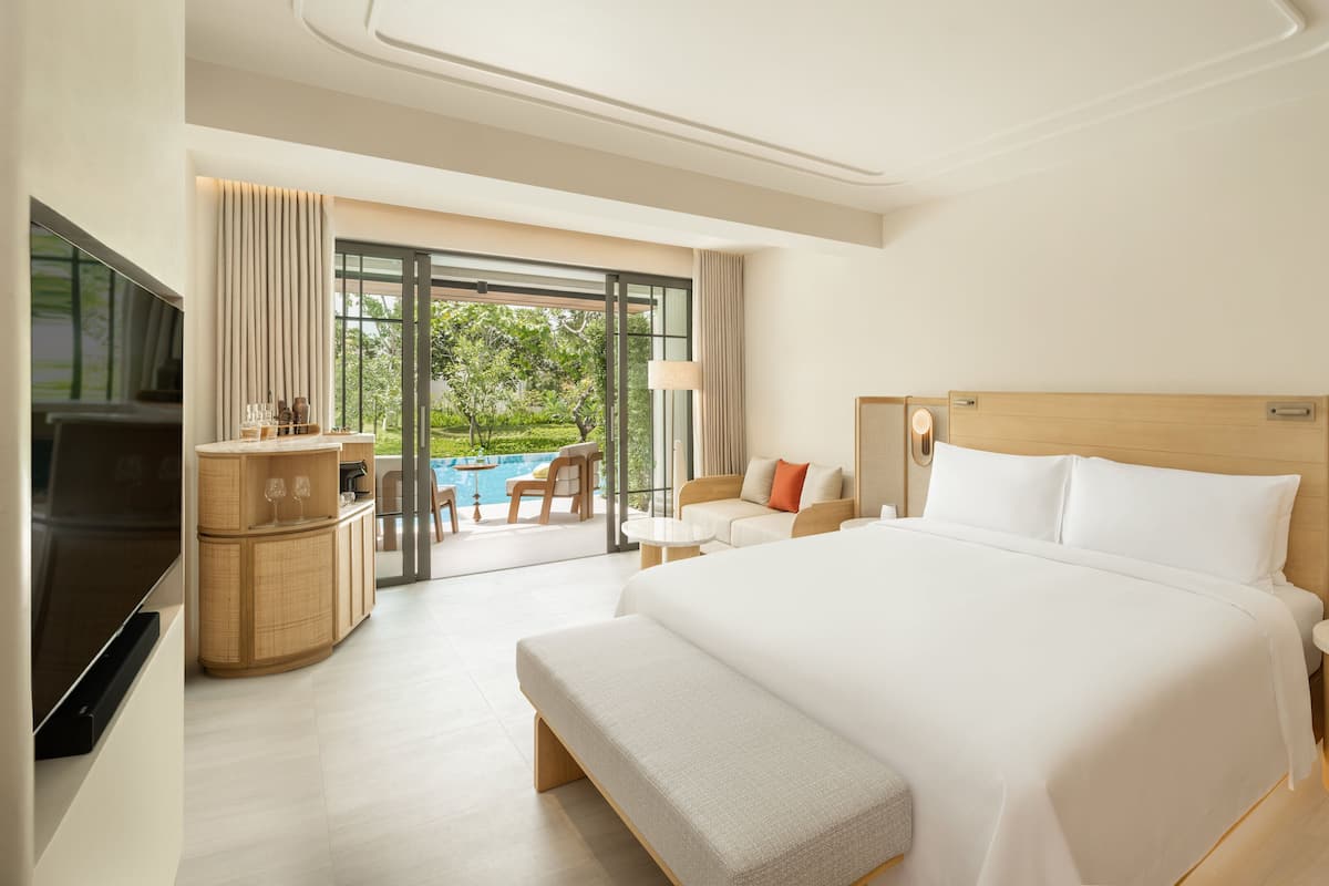 Deluxe Room, Pool Access | 1 bedroom, premium bedding, free minibar, in-room safe