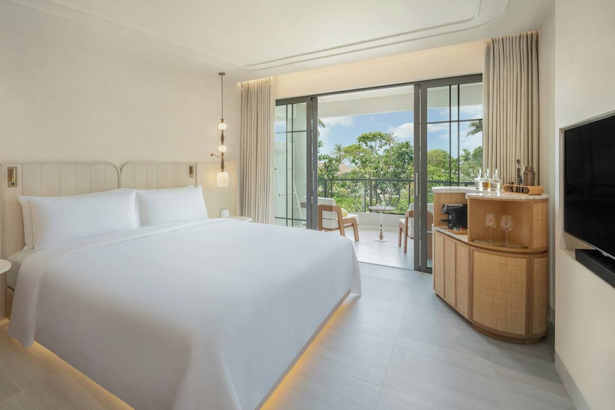 Deluxe Room, 1 Katil Raja (King) (Garden) | Peralatan tempat tidur premium, bar mini percuma, peti besi dalam bilik 