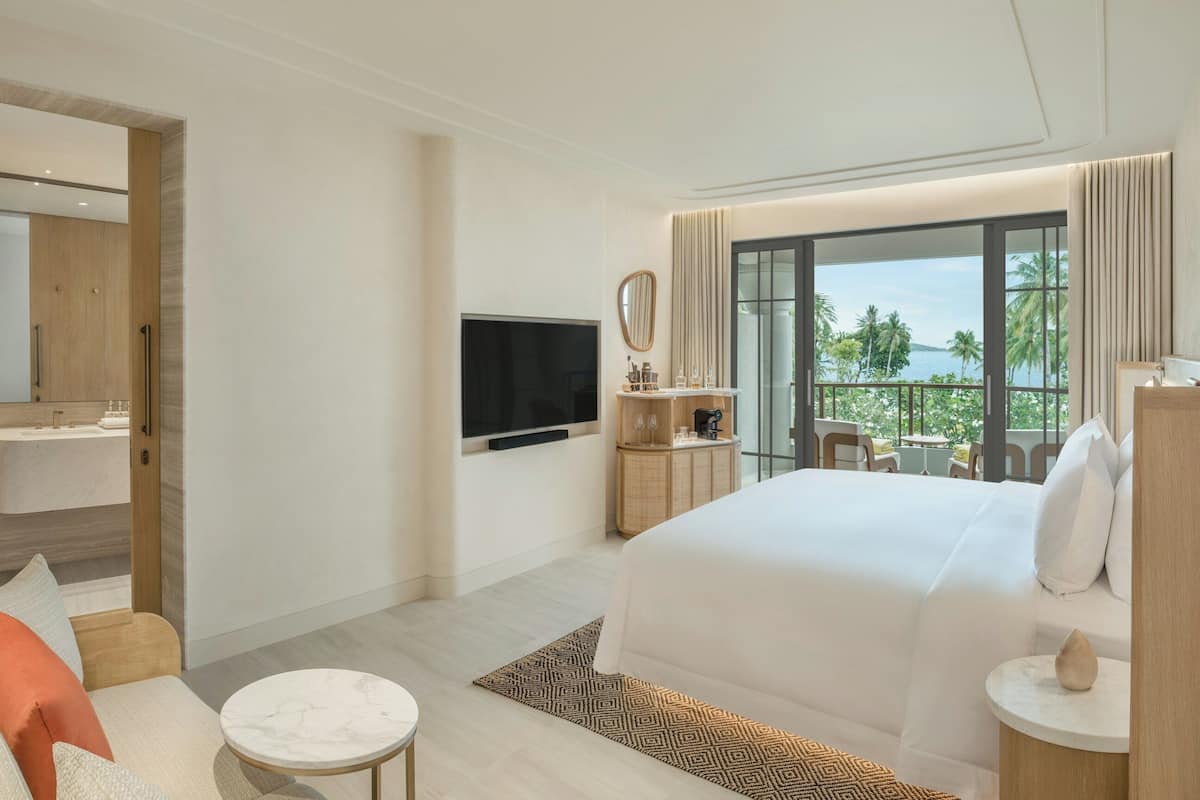 Luxury Room, 1 King Bed (Ocean) | Premium bedding, free minibar, in-room safe, free WiFi