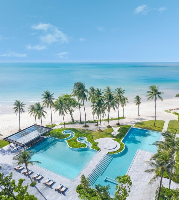 2 outdoor pools, open 7:00 AM to 7:00 PM, free cabanas, pool umbrellas