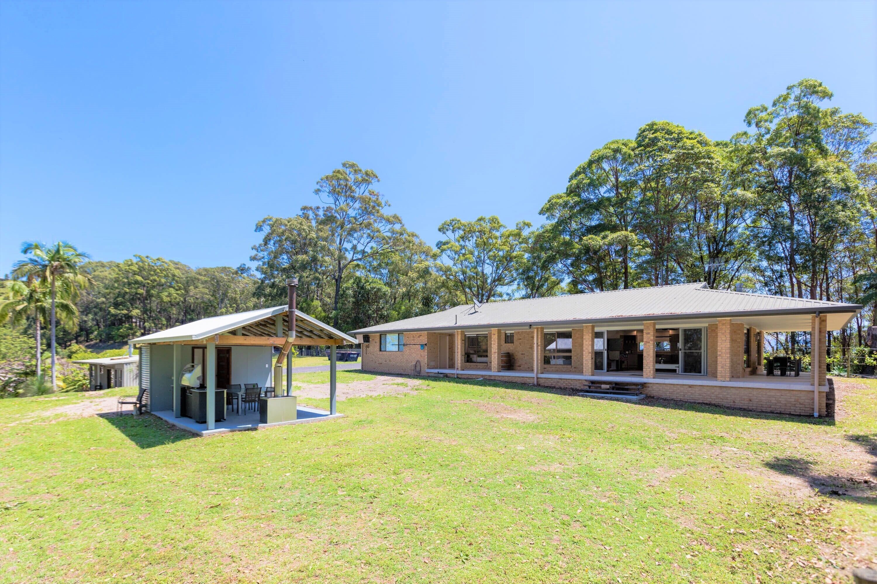 المنشأة من الخارج