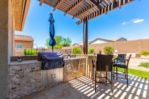 Outdoor dining - Close to Pro Sport facilities. Beautiful home. (Goodyear)