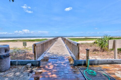 Stylish, Renovated Coastal Haven on Hilton Head!