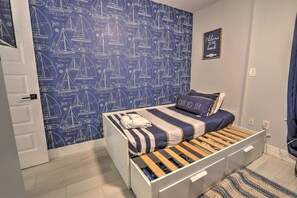 2 bedrooms, desk, iron/ironing board, travel crib - Stylish, Renovated Coastal Haven on Hilton Head! (Hilton Head Island)