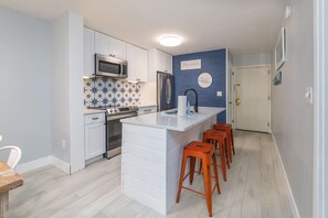 Fridge, microwave, oven, stovetop - Stylish, Renovated Coastal Haven on Hilton Head! (Hilton Head Island)