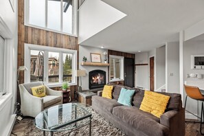 Fernseher, Kamin