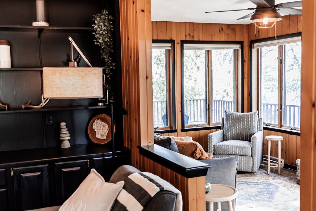 Cozy Lake Home on Water: Large deck, Yard & Dock