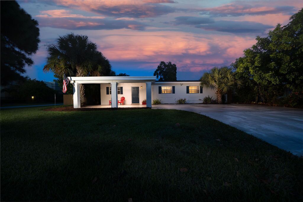 Private Oasis🌴 Heated Pool•Near Beach•Pet Friendly