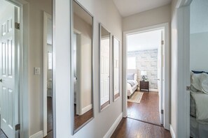 3 Schlafzimmer, Schreibtisch, BĂźgeleisen/BĂźgelbrett, kostenloses WLAN