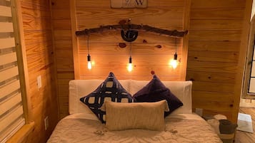 2 bedrooms, iron/ironing board, bed sheets