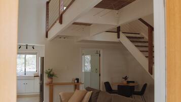 Smart TV, fireplace, Netflix, streaming services