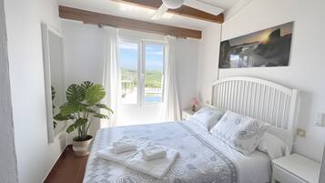 2 chambres, fer et planche Ă repasser, Wi-Fi gratuit, draps fournis