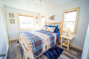 2 bedrooms, travel cot, free WiFi, bed sheets - Cozy retreat near Kenai Rvr-2Q&1F bed-w/loft #2 (Soldotna)