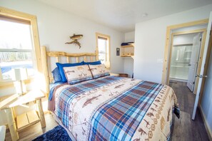 2 bedrooms, travel cot, free WiFi, bed sheets