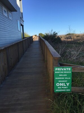 Property grounds - Beautiful Quaint Condo Just Steps To The Beach - Living The Good Life! (Port Aransas)