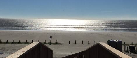 ビーチの近く、ビーチタオル