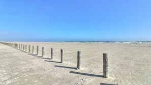 Playa en los alrededores y toallas de playa 