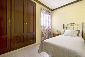 3 makuuhuonetta, silitysrauta/-lauta, ilmainen Wi-Fi, vuodevaatteet