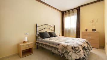 3 bedrooms, iron/ironing board, free WiFi, bed sheets