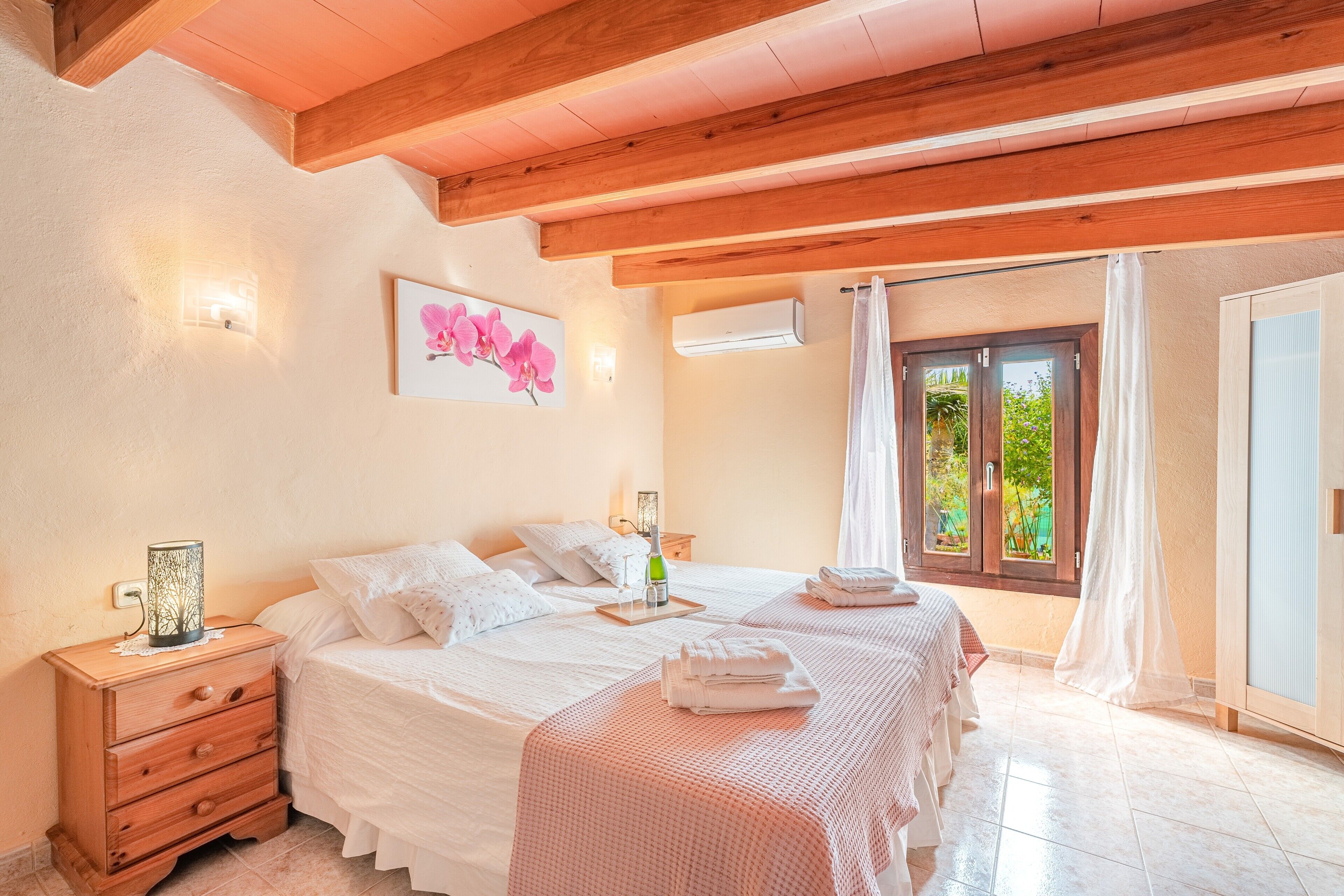 1 dormitorio, tabla de planchar con plancha, wifi gratis y ropa de cama