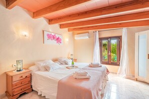 1 bedroom, iron/ironing board, free WiFi, bed sheets - Finca Alqueria with Mountain View, Pool, Garden, Terrace, A/C and Wi-Fi (Campanet)