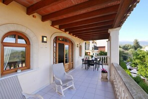 Outdoor dining - Holiday Home Bellavista with Mountain View, Wi-Fi, A/C, Pool, Garden, Terrace & Balcony (Campanet)