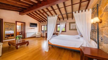 6 bedrooms, desk, iron/ironing board, free WiFi